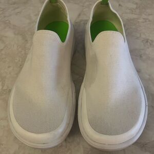 Oofos slip on size 9